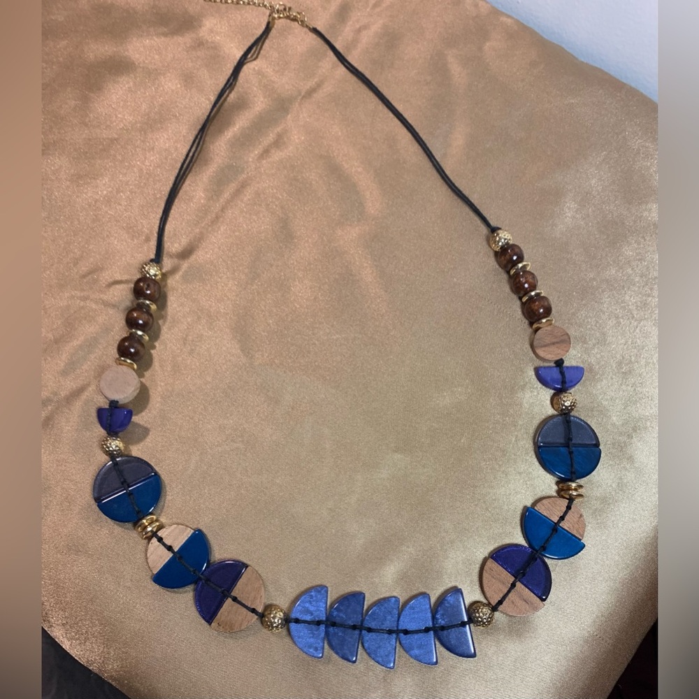 Elegant Blue and Brown Necklace
